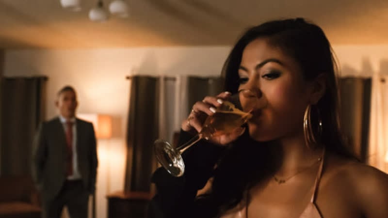 Kendra Spade bekommt gleichmäßigen Sex, asiatischer Teenager, Hardcore, natürliche Titten, Deepthroat, haarige Muschi, lecken, Abspritzen, exotisches Babe, Porno