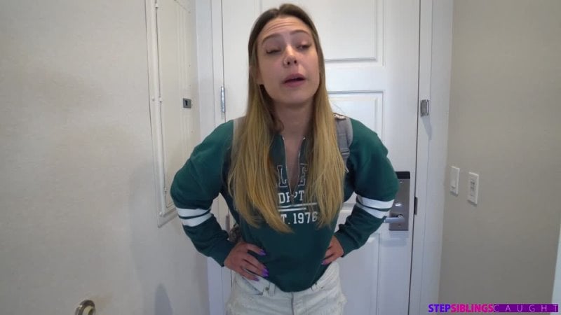 Avery cristy compartiendo cama con mi hermanastra