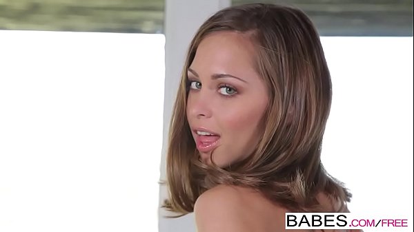 Babes.com - Clip Garden View protagonizado por Kris Slater y Riley Reid