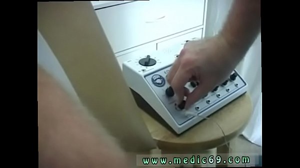 Cabello porno gay extremo Usando un poco más de lubricante, el doctor volvió a