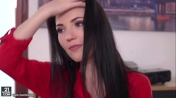 La segretaria Mia Evans ha scoperto la masturbazione