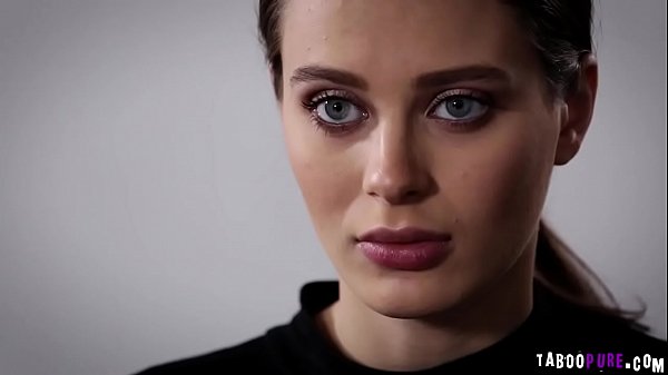 Brad Knight bittet Lana Rhoades um einen Blowjob