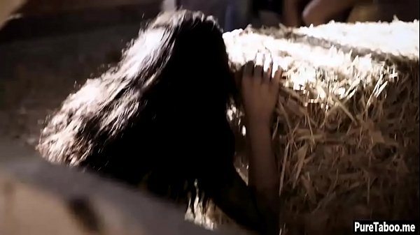 Petites adolescentes prises et baisées par une bite dure de mecs pervers