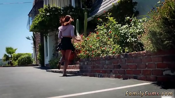 La figliastra interrazziale della matrigna associata e la vera matrigna mangiano la fica