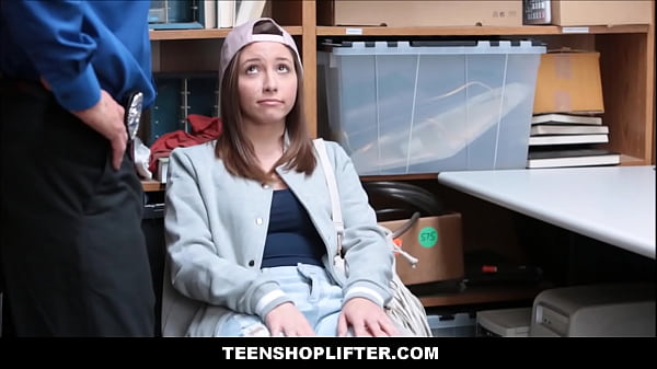 Der kleine Teenager Hayden wurde beim Ladendiebstahl erwischt