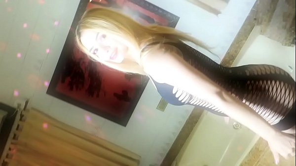 BBBs nacktes Mädchen zeigt alles