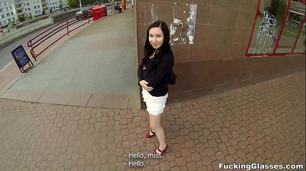 Fucking Glasses - La ragazza di fuori città Jenny Diamond viene scopata fuori dal porno per adolescenti
