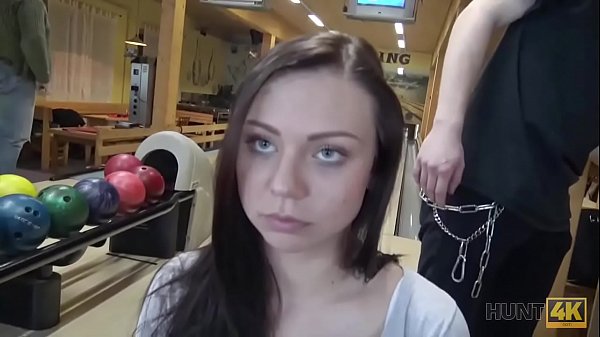 Guarda il video di una bella teenager