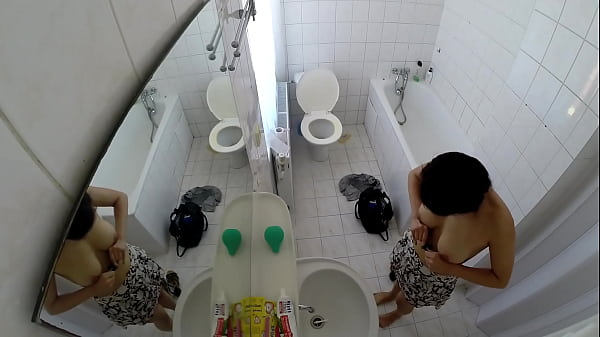 Teenie-Video mit versteckter Kamera &ndash_ Sag ihr die Adresse meiner Website – schau dir Teil 2 auf HiddenCamPlus.com an