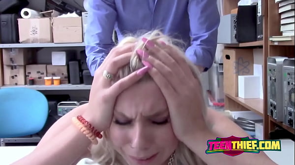 SEXY delinquente bionda sditalinata e SCOPATA dal fusto INVESTIGATORE