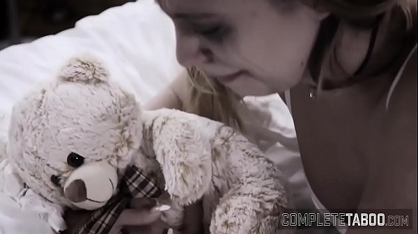 Tabu-Teenager reitet Schwanz und wird vollgespritzt