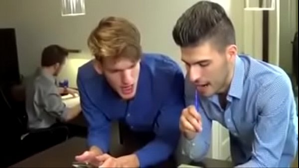 Due cazzi maschili per un maschio trans