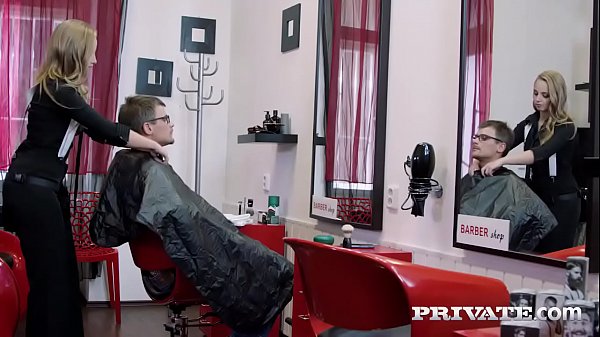 Cutie Teen Friseur Lady Bug versucht Anal