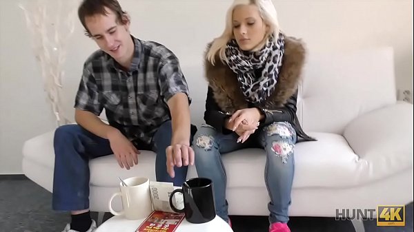 CACCIA4K. Il ragazzo lascia che il vicino scopi la sua futura moglie in cambio di soldi