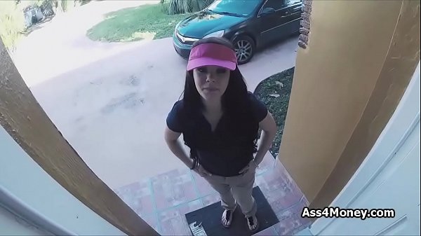 Consegna di pizza e pompini per soldi