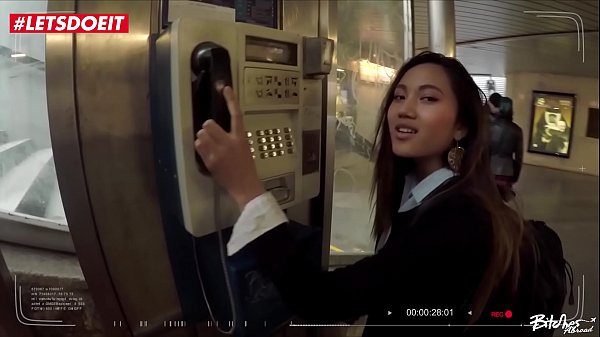 Turista tailandesa follada por su apretado coño - May Thai