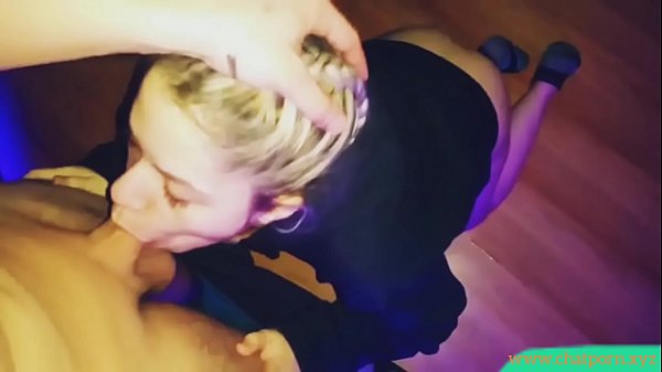 Skolnitsa le chupó la polla a su novio y bebió su semen