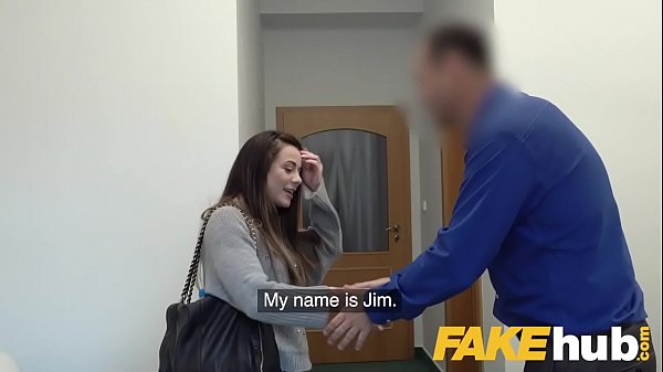 Fake Agent Baise au bureau avec la petite italienne Giorgia Roma en casting