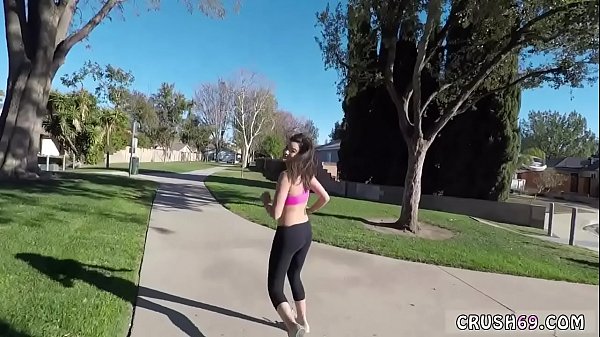 Familien-Sexspiel xxx Stieftochter des geldhungrigen Partners