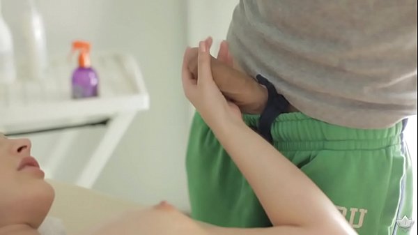 Liona cavalca il cazzo del suo massaggiatore