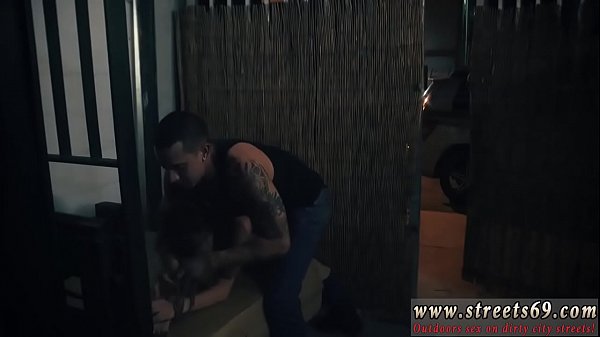 B. harter, harter Fick, zurückgelassen bei einer Palast-Soiree in einem Bad