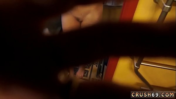 beau-père attrape la compagne de son associé et de son allié