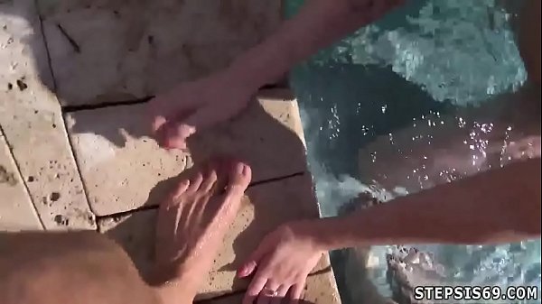 Adolescente se masturba en un baño público por primera vez con Duddy's Love