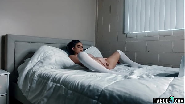 Heißes, süßes Teen neckt – große Titten