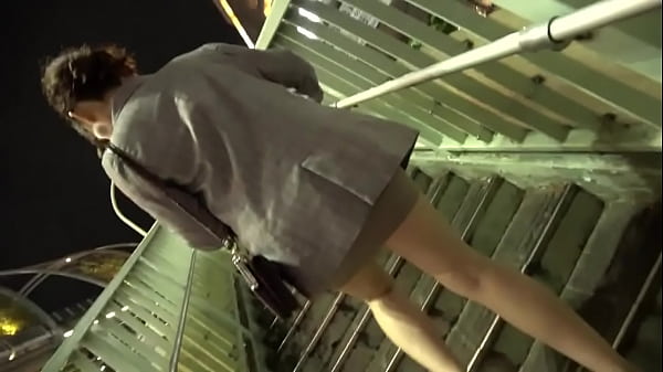 Schöner Teenager tanzt Amateur