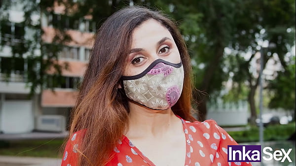 Eine kolumbianische Touristin bittet um Hilfe beim Fotografieren und wird von einem Fremden erwischt