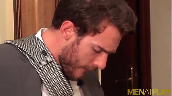 MENATPLAY Lo stallone barbuto Philip Zyos scopa anale Massimo Piano