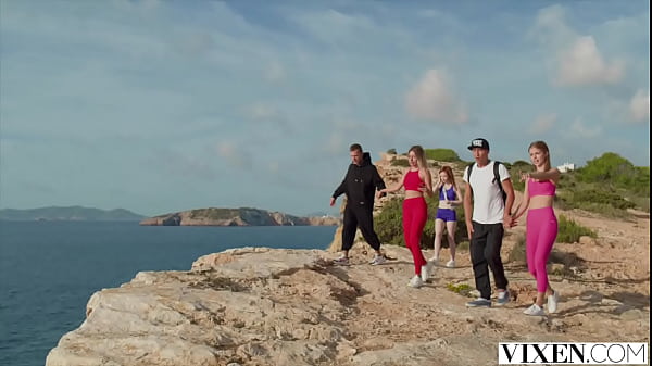 VIXEN La pequeña pelirroja Lottie tiene una aventura apasionada en vacaciones