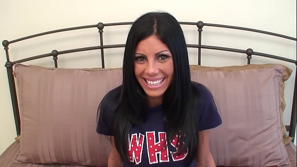 Shaved_pussy Teen performs - naughty