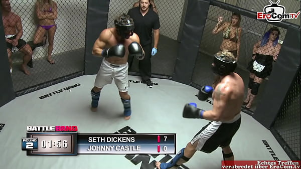 Chica entintada con tetas naturales recibe una corrida en las tetas