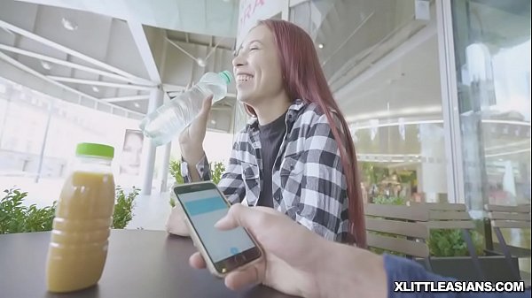 Bellissima teenager stuzzica la sborrata