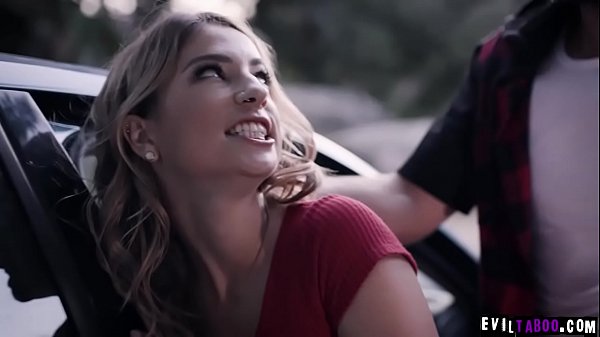 Ragazza teenager con sborrata impertinente