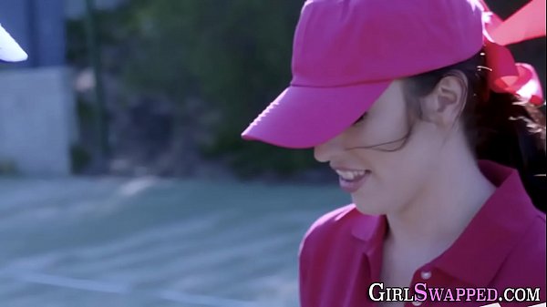 Vollbusige Stieftochter wird gefickt