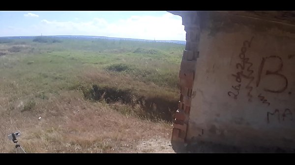 Bước em gái thổi kèn ở nơi công cộng