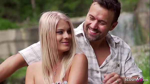 Romantischer Outdoor-Sex eines jungen Paares im Deutschland-Urlaub