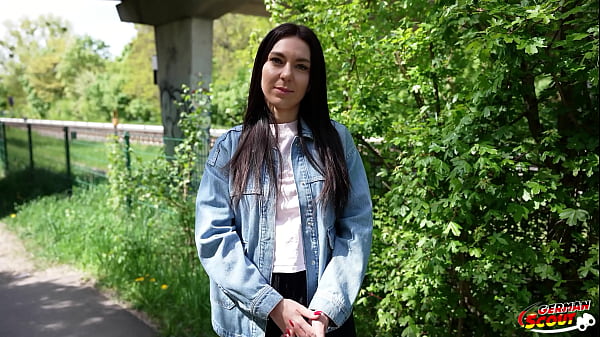 Heißes, süßes Teenie neckt - Blowjob