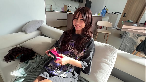 Mini ragazza scopata duramente a casa sua