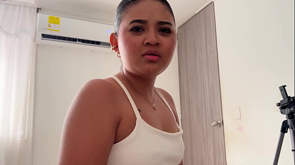 Tomei Viagra por acidente e minha meia-irmã me ajuda com minha ereção