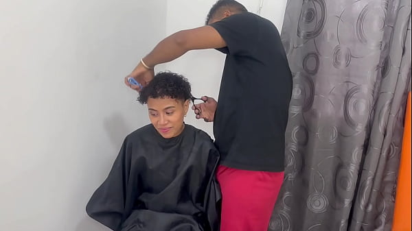 RICHE INDIEN ME DEMANDE DE COUPER SES CHEVEUX ET ME PAIE AVEC SON CORPS RICHE BAISÉ JUSQU'À CE QUE JE JOUIS DANS SA CHATTE&Ntilde_O