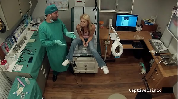 Schöner Teenager neckt Blondine