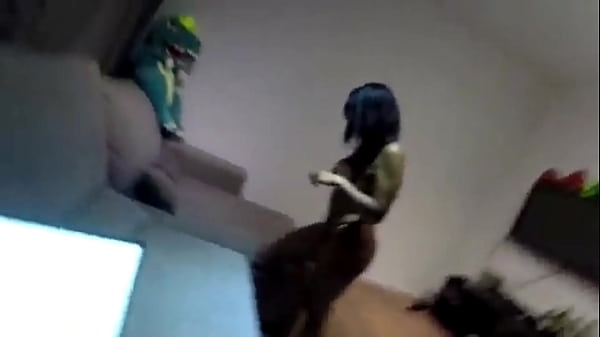 Die Frau meines Freundes wartete darauf, dass er ging, um auf seinem Schwanz zu hüpfen