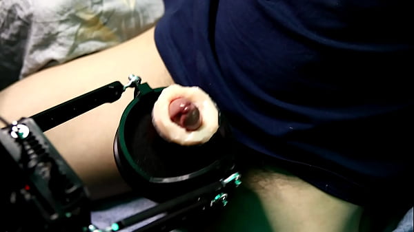 Belle ado s'amuse avec des sex_toys