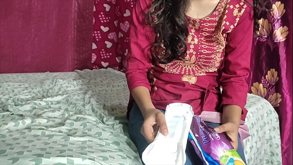 La sorellastra desi ha chiesto un assorbente e la sorella non ha dato molto e l'ha dato!