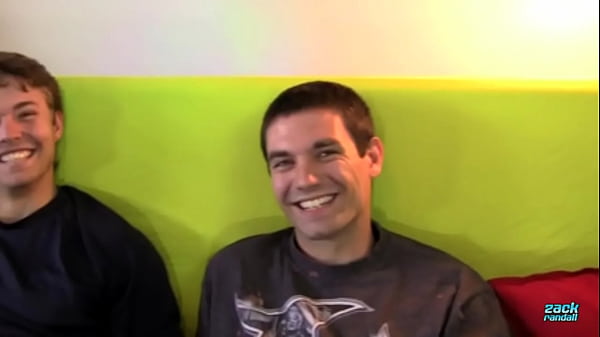 ZackRandall: Una coppia etero si gode il cazzo enorme e il carico caldo a vicenda