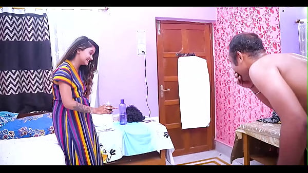 L'arrapata Desi Bhabhi scopa hardcore con il giovane indiano Devar mentre è a casa da sola