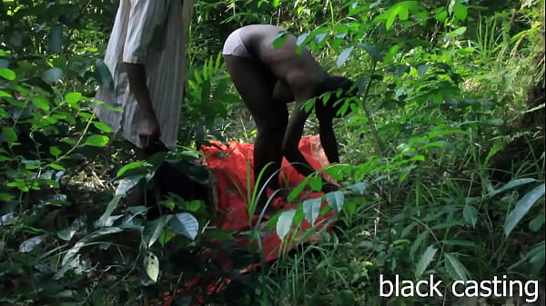 Contadini sorpresi a scopare nella foresta